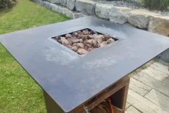 Feuerschale Plancha BlackBull BigQube L Gas -GrillMeister Verkaufsgeschäft bigqube gas mit lavasteine 768x512 1