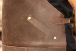 IGNIUM Grillschürze -GrillMeister Verkaufsgeschäft ignium grill lederschuerze braun detail