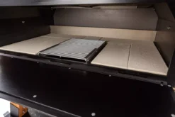 Der Merklinger 1200 Holzofen Standard -GrillMeister Verkaufsgeschäft merklinger holzbackofen grill pizzaofen brotbackofen 1200 vorne tuere auf zoom 2 jpg