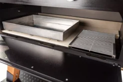 Der Merklinger 1200 Holzofen Standard -GrillMeister Verkaufsgeschäft merklinger holzbackofen grill pizzaofen brotbackofen 1200 vorne tuere auf zoom 4 jpg