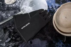 Der Merklinger Hitzeschutzhandschuhe -GrillMeister Verkaufsgeschäft merklinger holzbackofen grill pizzaofen brotbackofen zubehoer motiv hitzehandschuhe schwarz jpg jpg